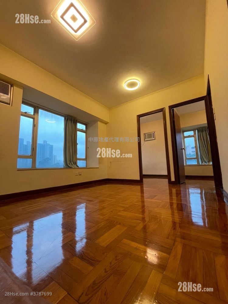 Riviera Lodge Rental 2 Bedrooms 377 ft²