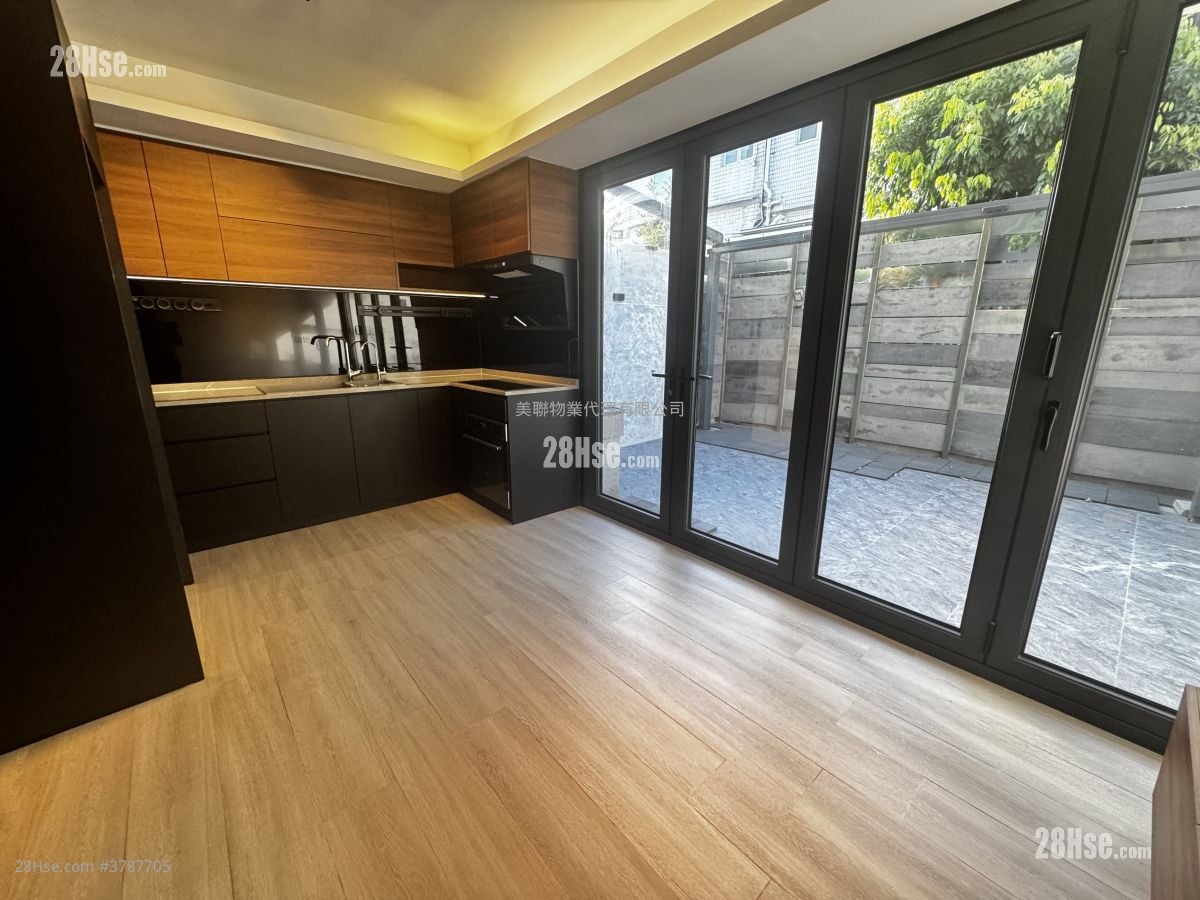 Palm Springs Sell 3 Bedrooms , 3 Bathrooms 1,014 ft²