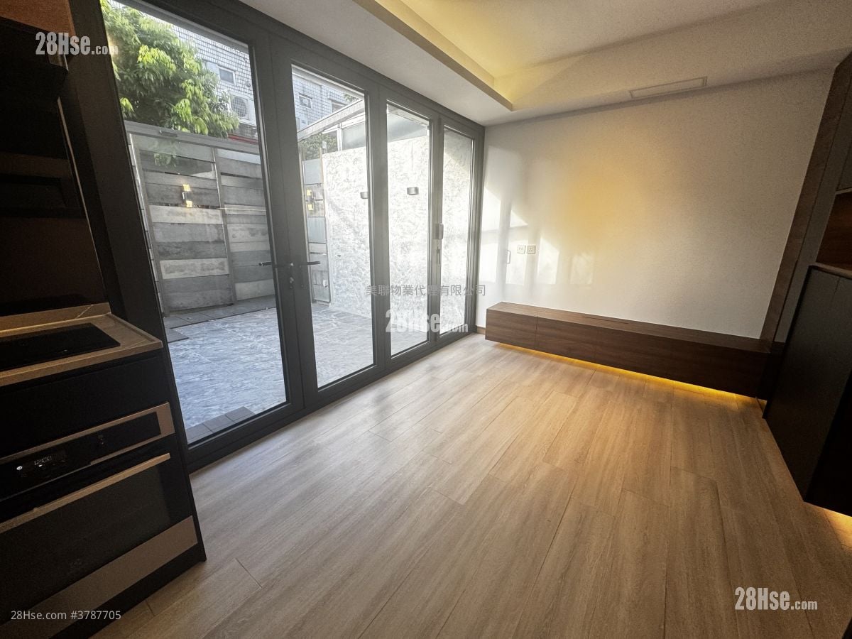 Palm Springs Sell 3 Bedrooms , 3 Bathrooms 1,014 ft²