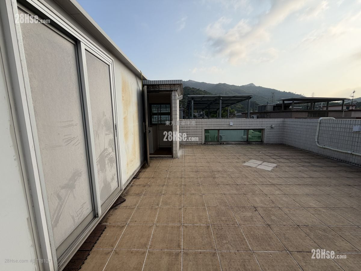 Village Rental 3 Bedrooms , 1 Bathroom 700 ft²