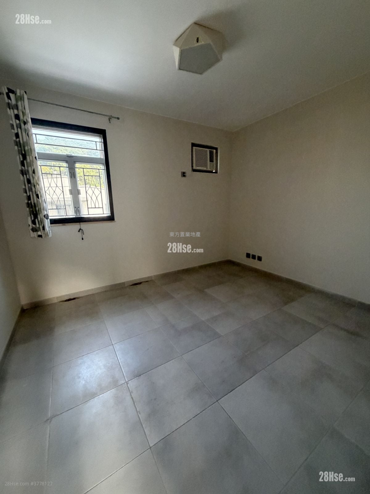 Village Rental 3 Bedrooms , 1 Bathroom 700 ft²