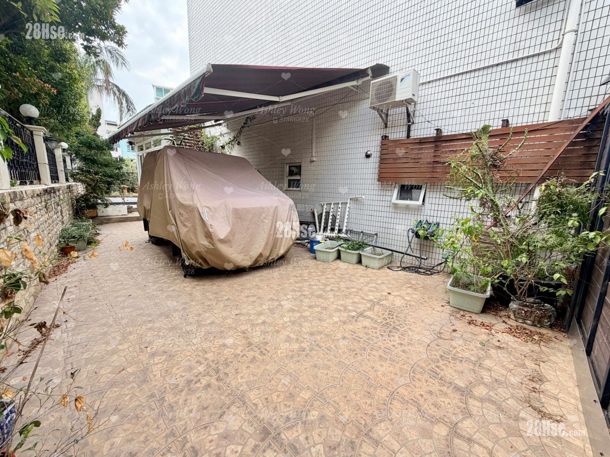 Palm Springs Sell 3 Bedrooms , 3 Bathrooms 1,377 ft²