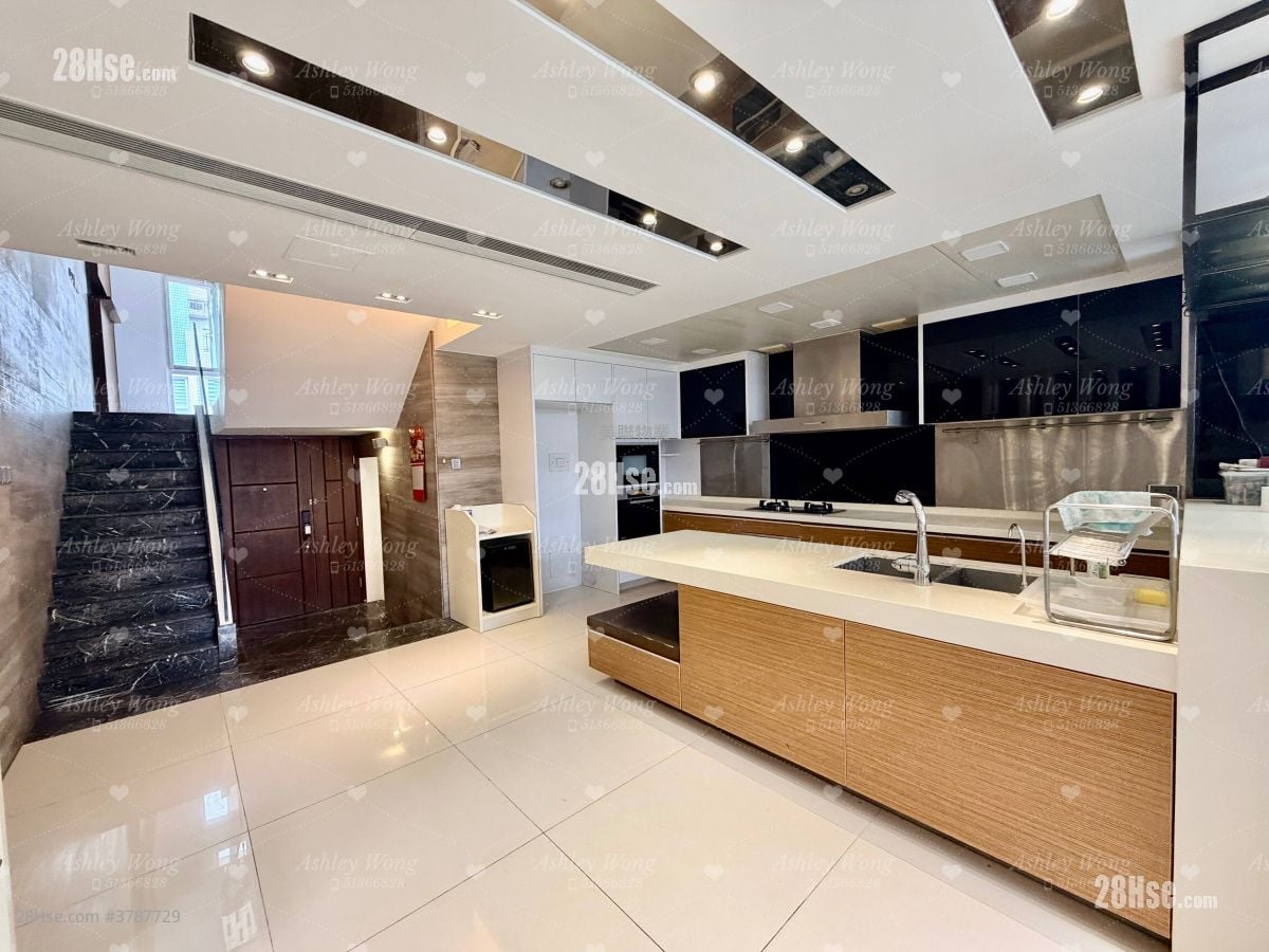 Palm Springs Sell 3 Bedrooms , 3 Bathrooms 1,377 ft²