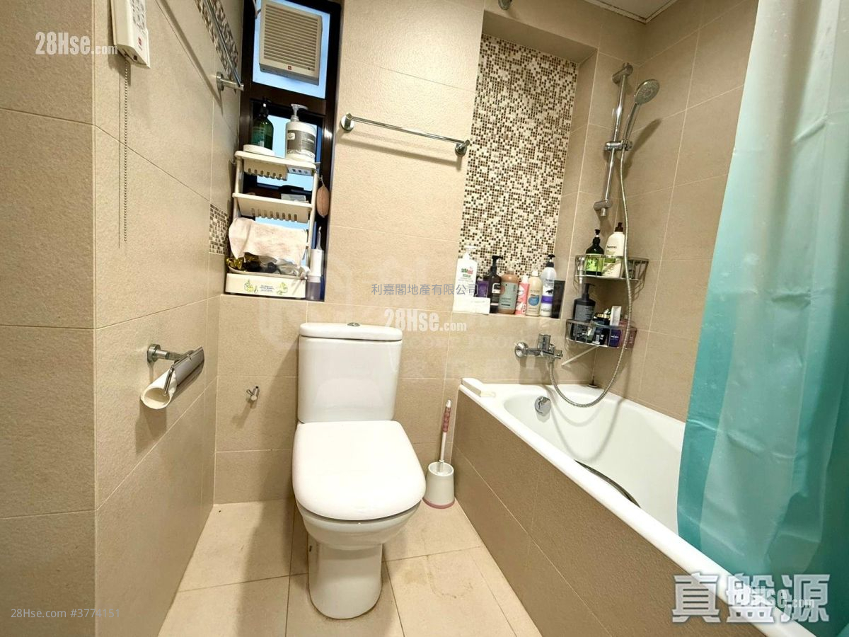 Euston Court Sell 3 Bedrooms , 2 Bathrooms 790 ft²