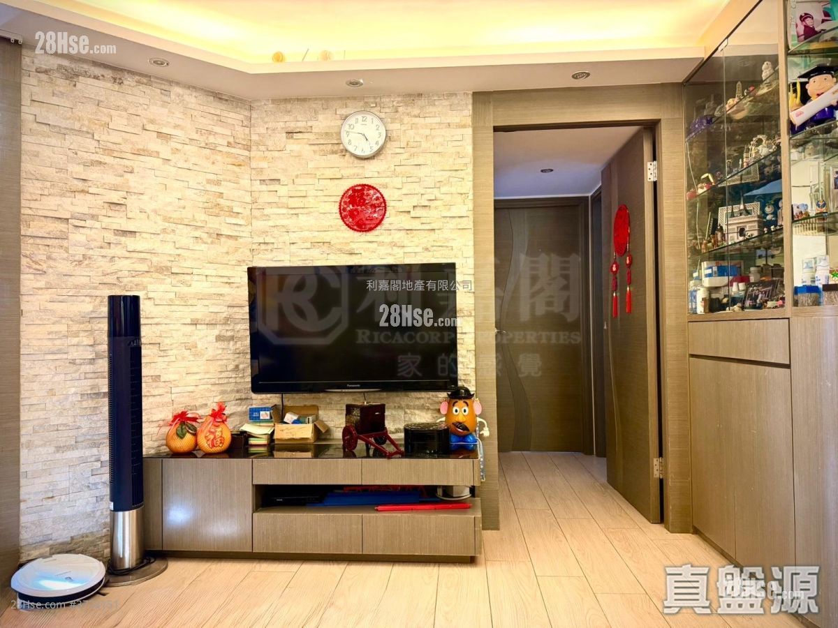 Euston Court Sell 3 Bedrooms , 2 Bathrooms 790 ft²