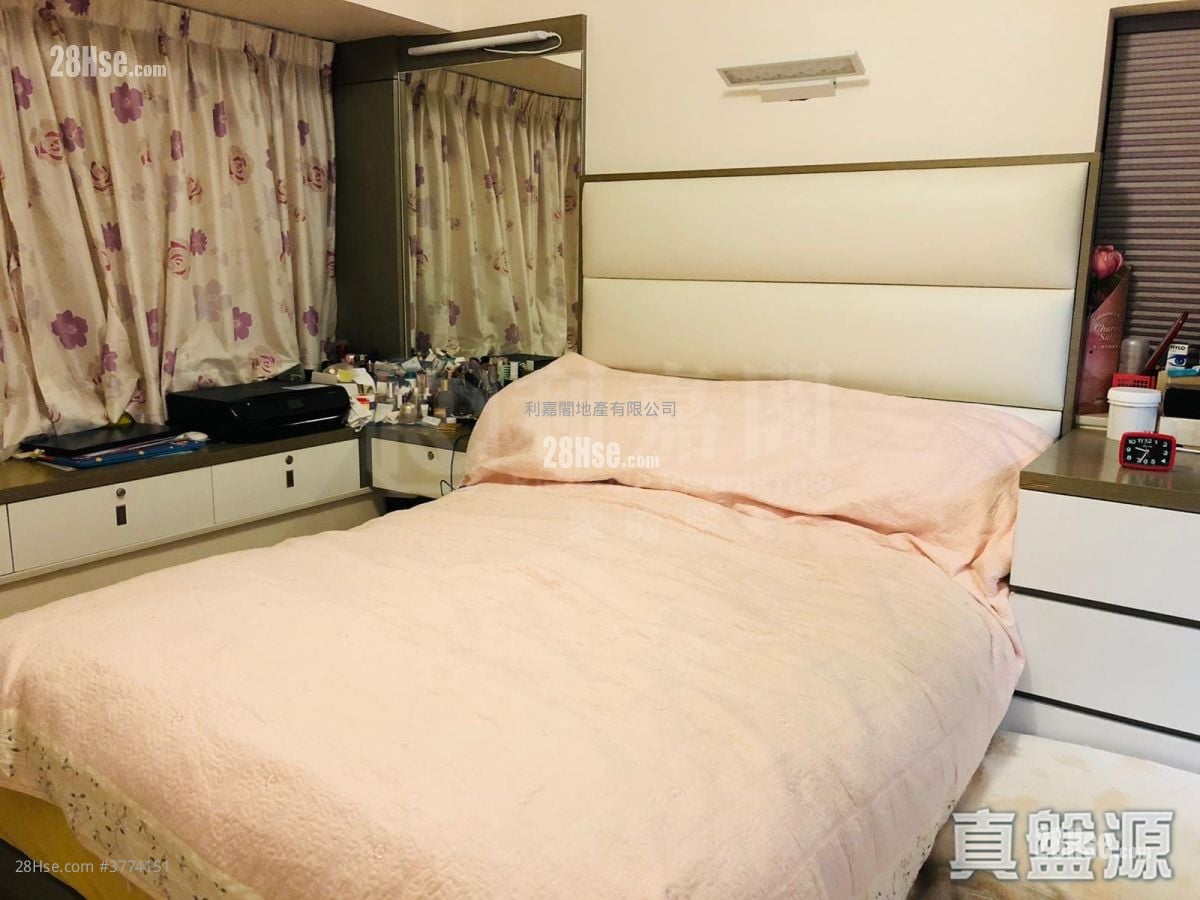 Euston Court Sell 3 Bedrooms , 2 Bathrooms 790 ft²