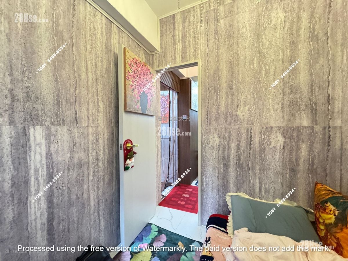 Kam On Building Sell 2 Bedrooms , 1 Bathroom 293 ft²