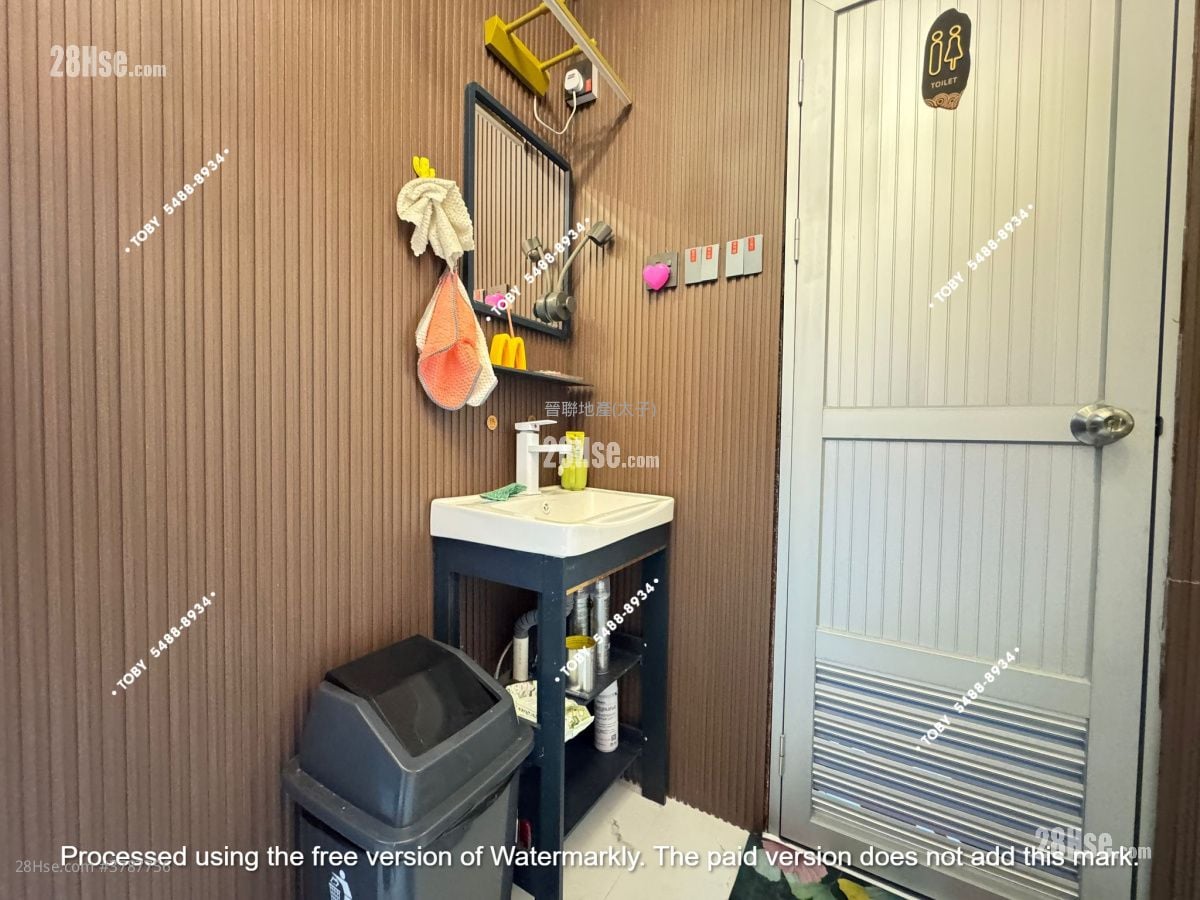 Kam On Building Sell 2 Bedrooms , 1 Bathroom 293 ft²