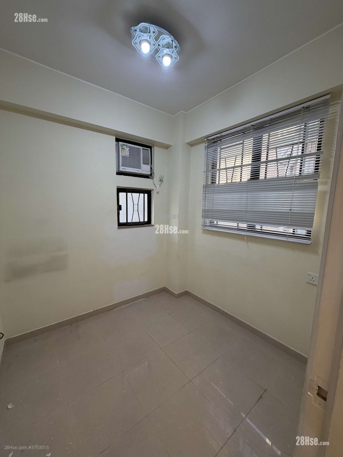 单幢楼房 租盘 2 房 , 1 浴室 334 平方尺