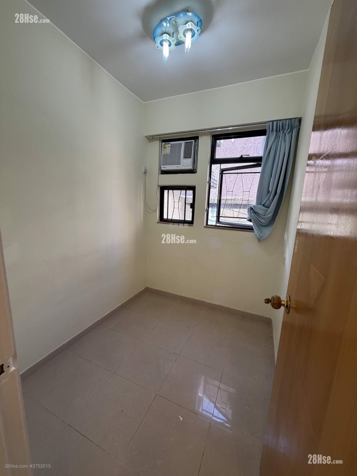 单幢楼房 租盘 2 房 , 1 浴室 334 平方尺