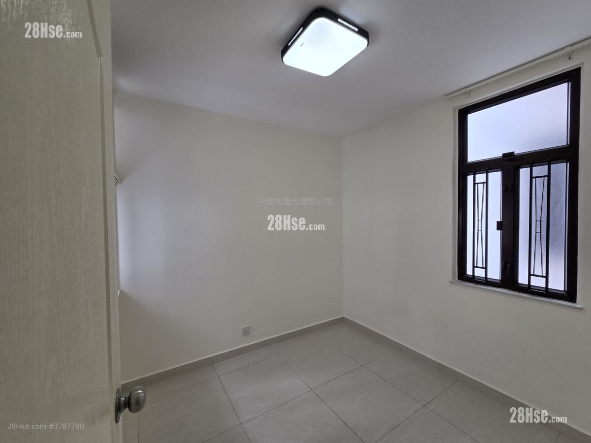 Luk Yeung Sun Chuen Sell 2 Bedrooms , 1 Bathroom 451 ft²