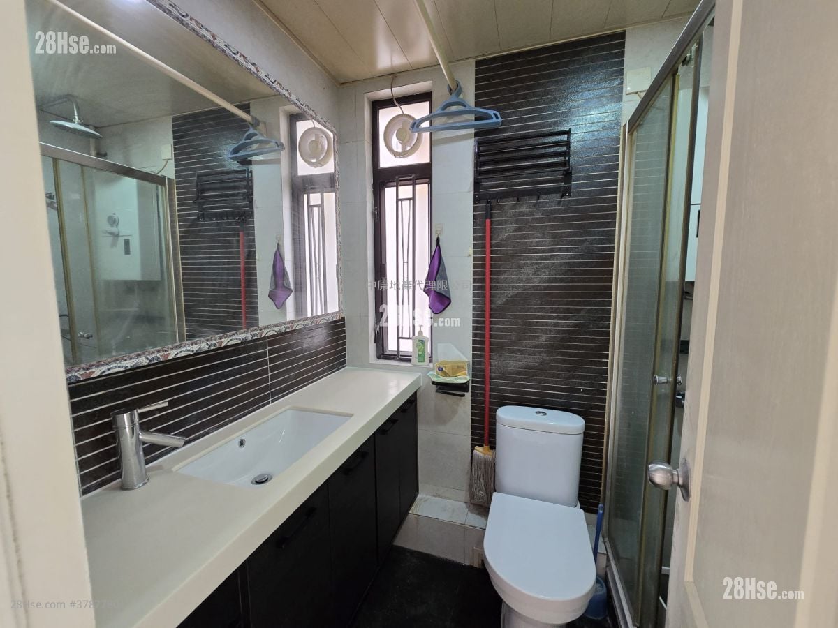 Luk Yeung Sun Chuen Sell 2 Bedrooms , 1 Bathroom 451 ft²