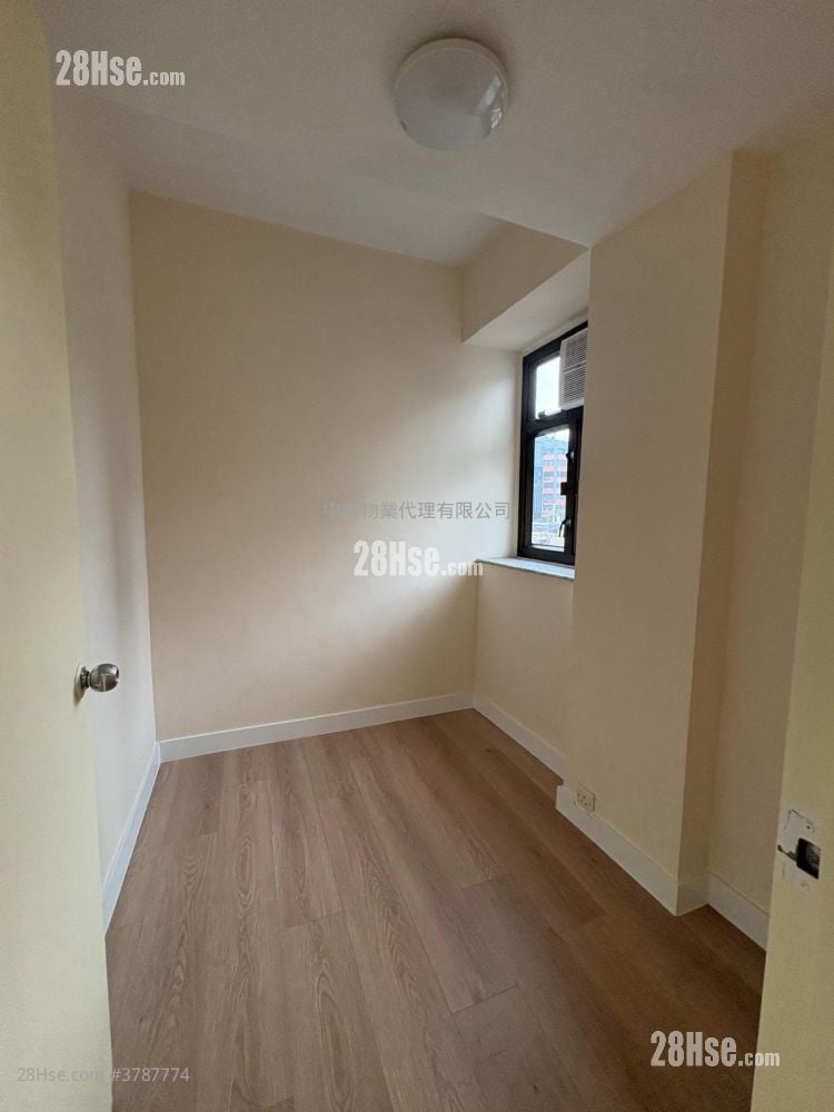 Lap Wo Building Sell 3 Bedrooms , 1 Bathroom 363 ft²