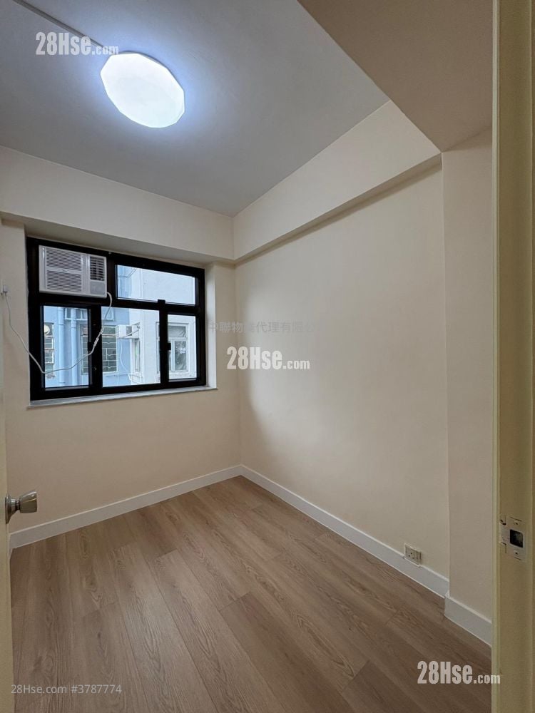 Lap Wo Building Sell 3 Bedrooms , 1 Bathroom 363 ft²