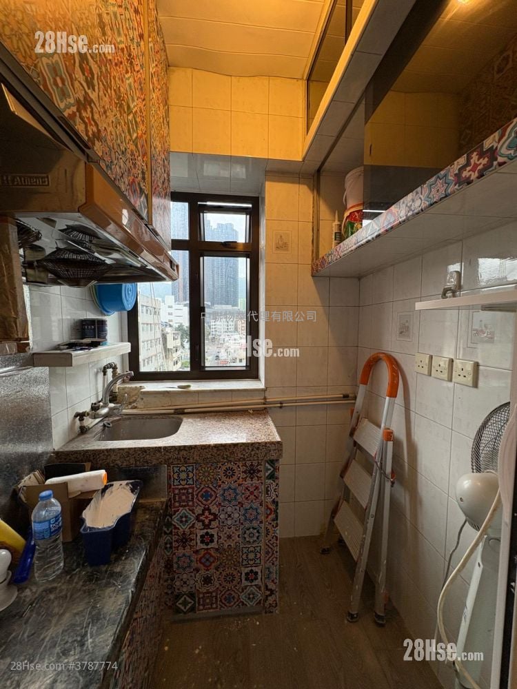 Lap Wo Building Sell 3 Bedrooms , 1 Bathroom 363 ft²