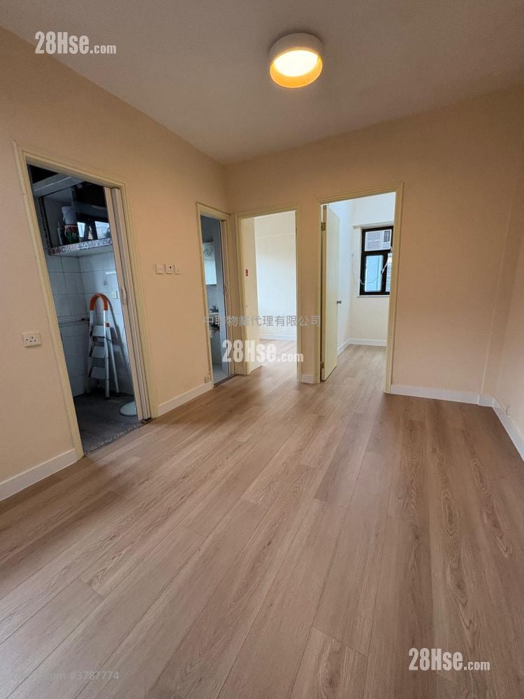 Lap Wo Building Sell 3 Bedrooms , 1 Bathroom 363 ft²