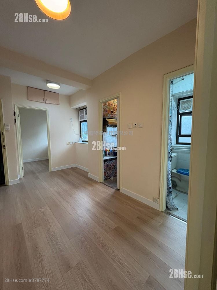 Lap Wo Building Sell 3 Bedrooms , 1 Bathroom 363 ft²