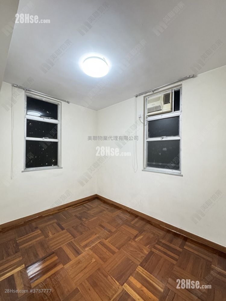 Telford Gardens Sell 2 Bedrooms , 1 Bathroom 517 ft²