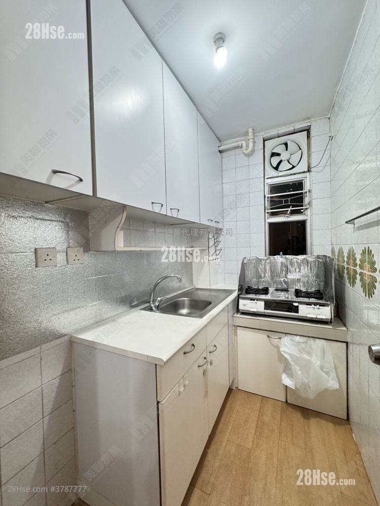 Telford Gardens Sell 2 Bedrooms , 1 Bathroom 517 ft²