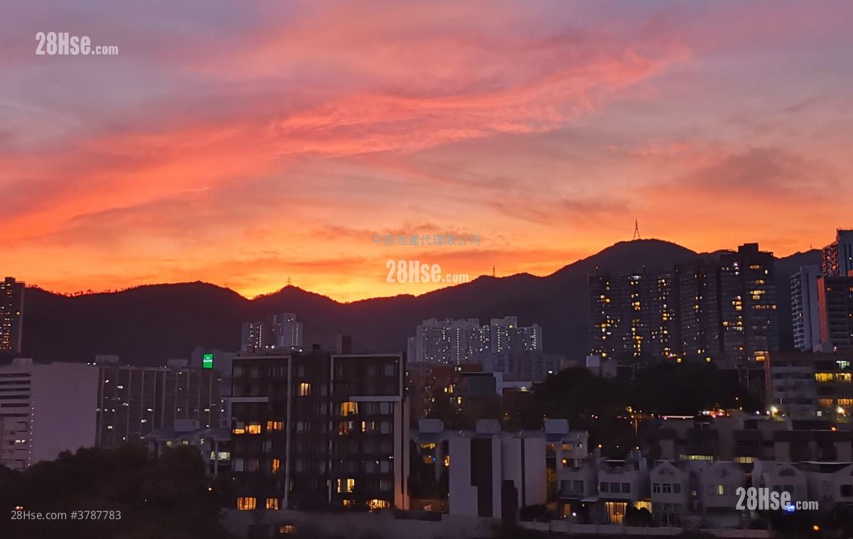 Royal Ascot Sell 3 Bedrooms , 3 Bathrooms 958 ft²