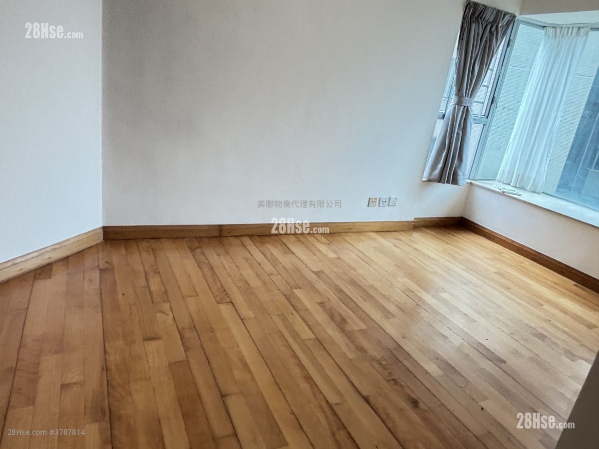 The Waterfront Rental 3 Bedrooms , 3 Bathrooms 934 ft²