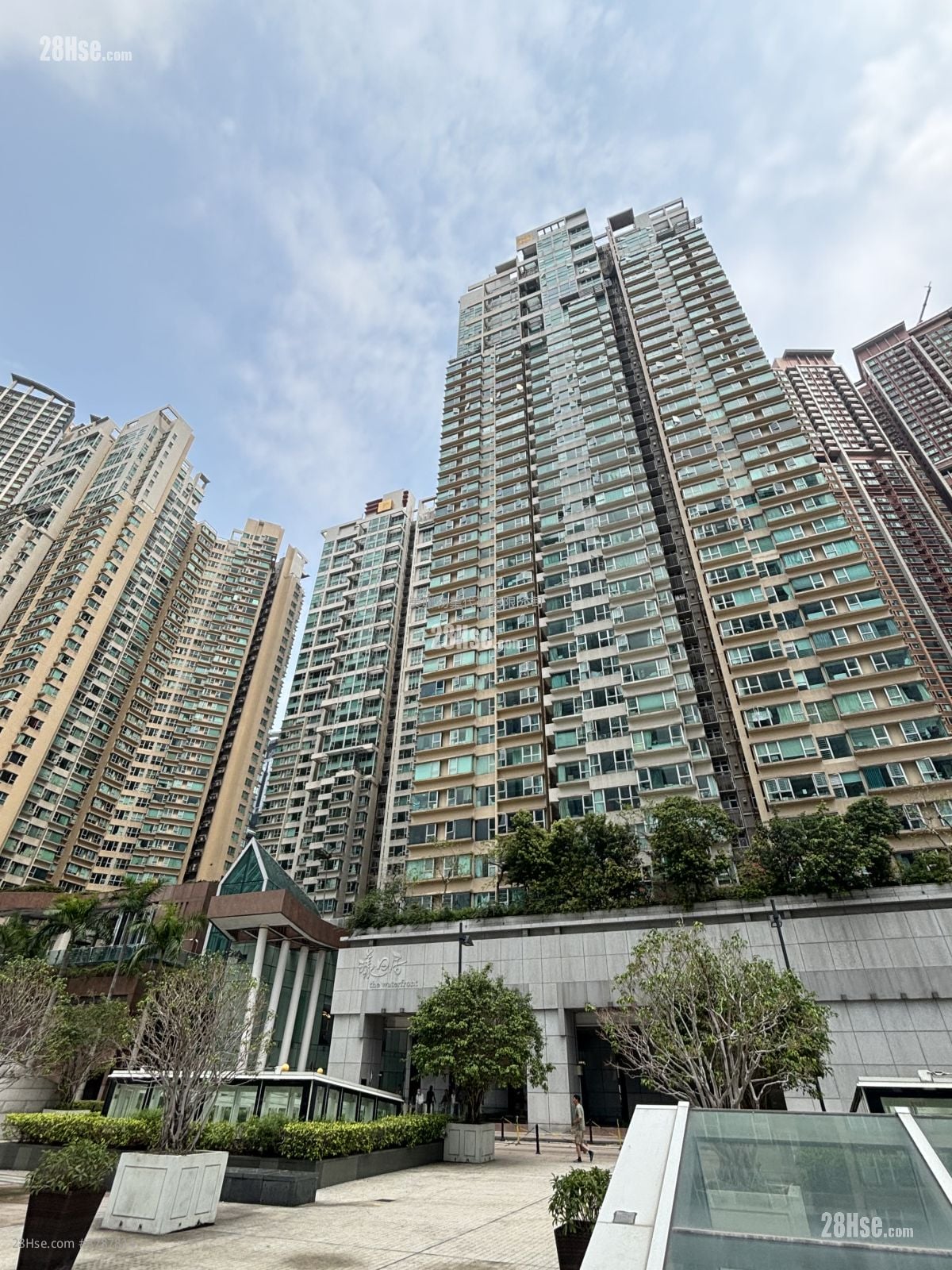 The Waterfront Rental 3 Bedrooms , 3 Bathrooms 934 ft²