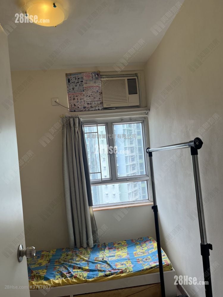 Hong Tin Court Sell 3 Bedrooms , 1 Bathroom 531 ft²
