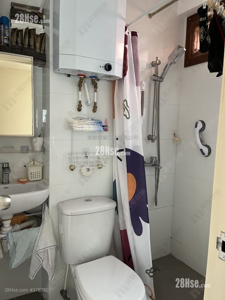 Hong Tin Court Sell 3 Bedrooms , 1 Bathroom 531 ft²