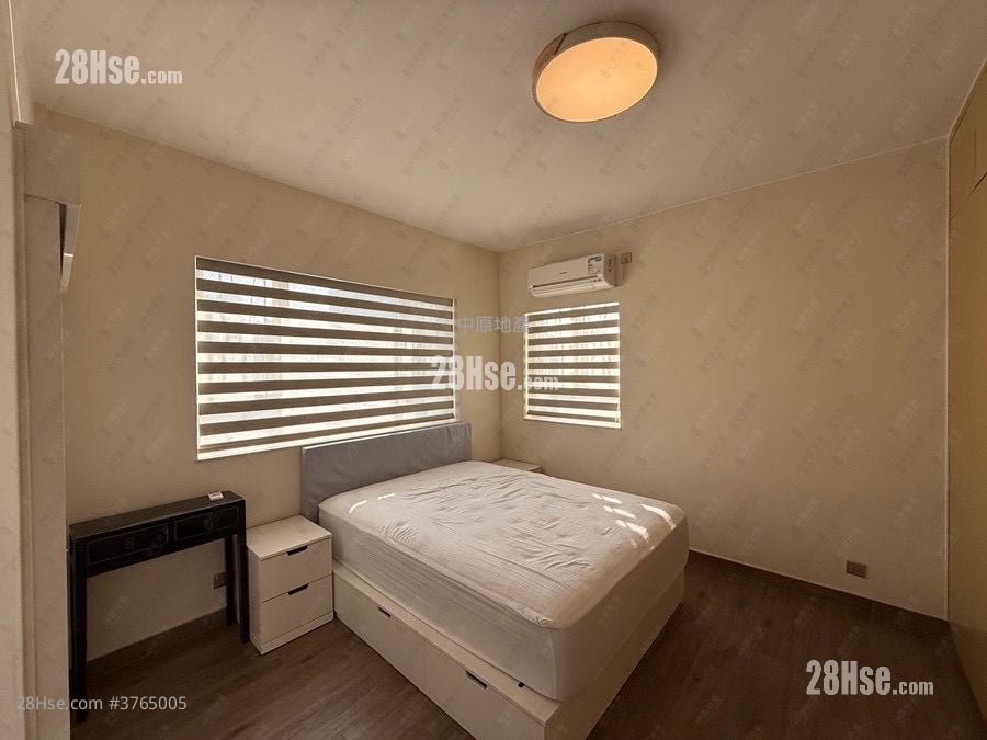 Sapphire Court Sell 3 Bedrooms , 1 Bathroom 1,029 ft²