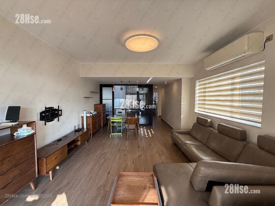 Sapphire Court Sell 3 Bedrooms , 1 Bathroom 1,029 ft²