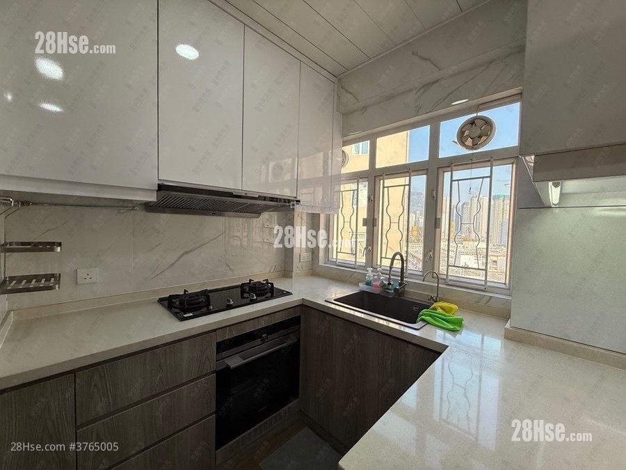 Sapphire Court Sell 3 Bedrooms , 1 Bathroom 1,029 ft²