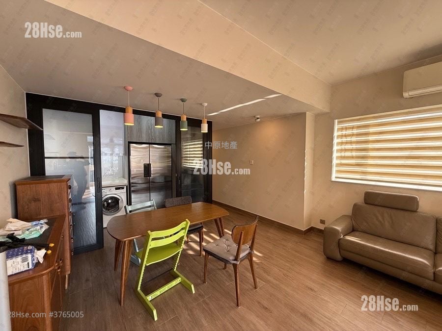 Sapphire Court Sell 3 Bedrooms , 1 Bathroom 1,029 ft²