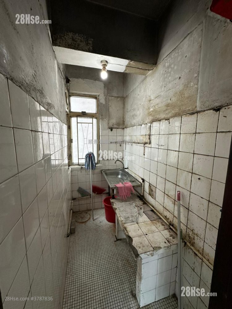 德昌大厦 售盘 1 房 , 1 浴室 215 平方尺