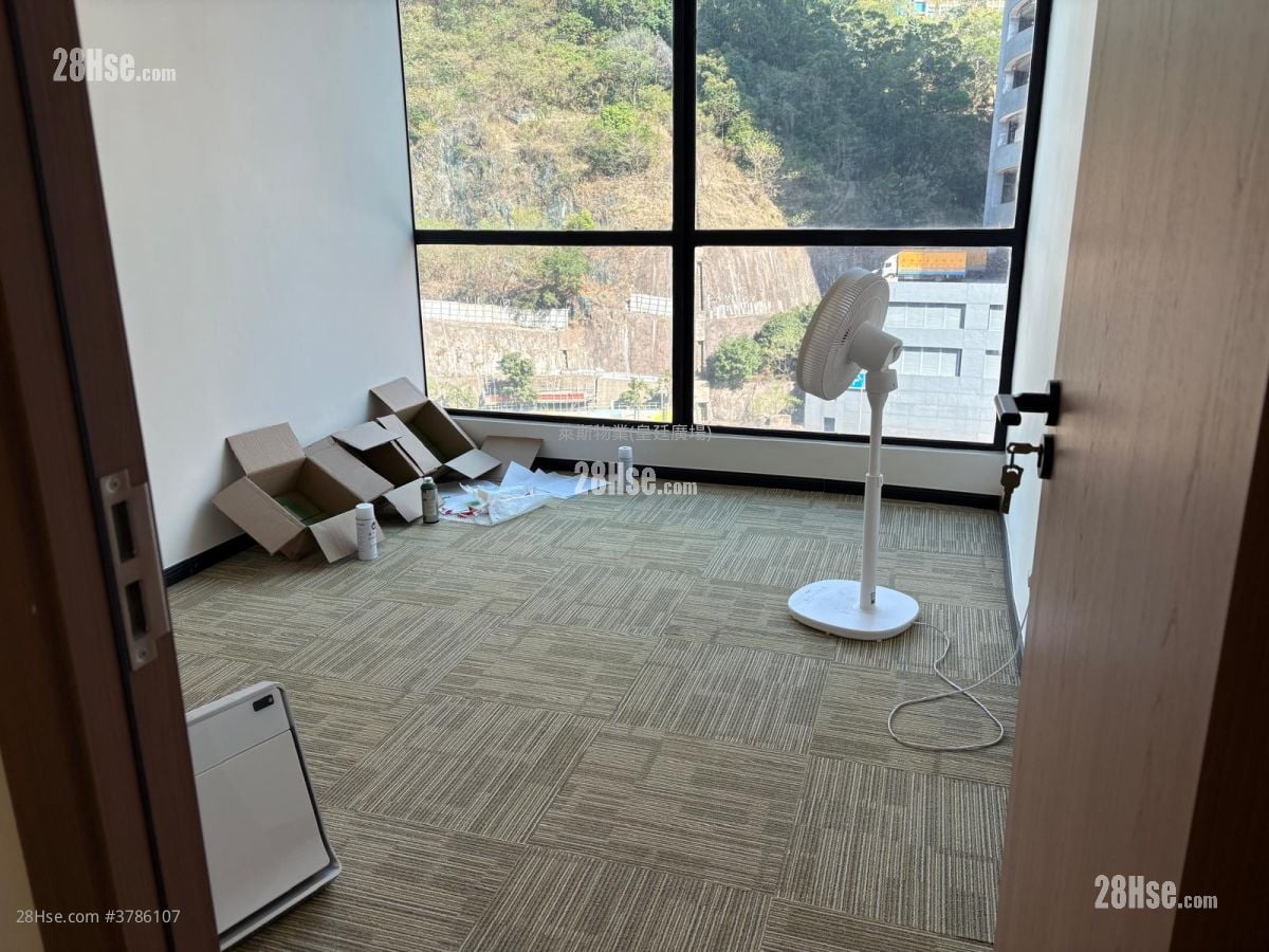 Ew International Tower Rental Studio 140 ft²