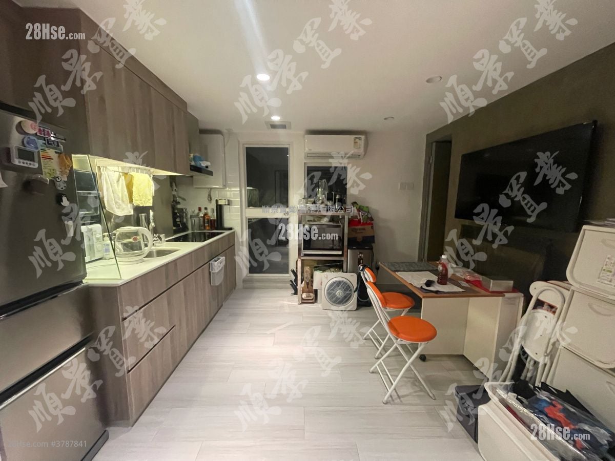 Glory Court Sell 2 Bedrooms , 2 Bathrooms 593 ft²