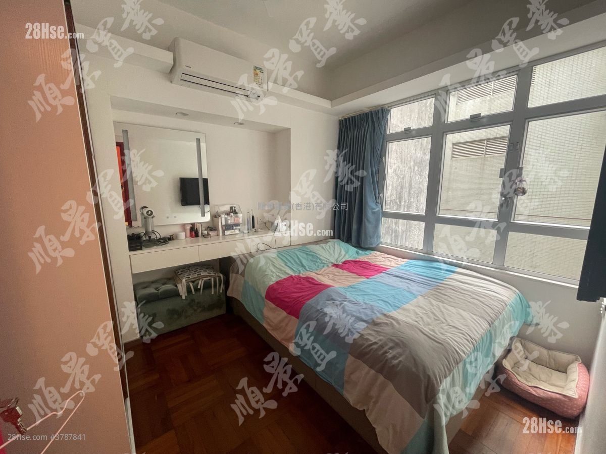 Glory Court Sell 2 Bedrooms , 2 Bathrooms 593 ft²