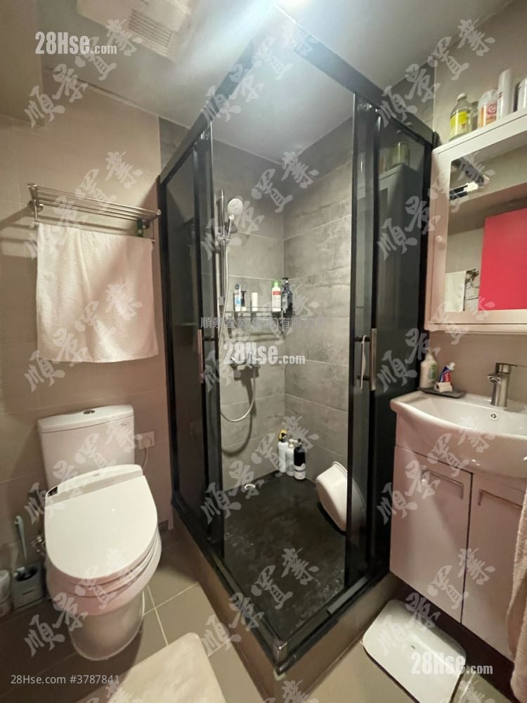 Glory Court Sell 2 Bedrooms , 2 Bathrooms 593 ft²