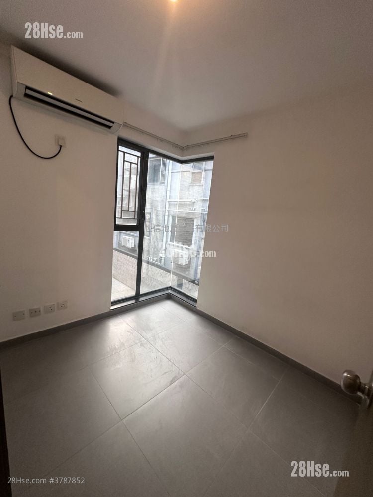 村屋 租盘 3 房 , 2 浴室 700 平方尺