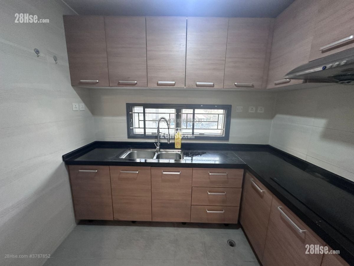 村屋 租盘 3 房 , 2 浴室 700 平方尺