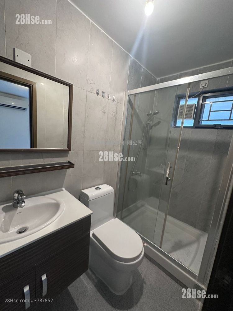 村屋 租盘 3 房 , 2 浴室 700 平方尺