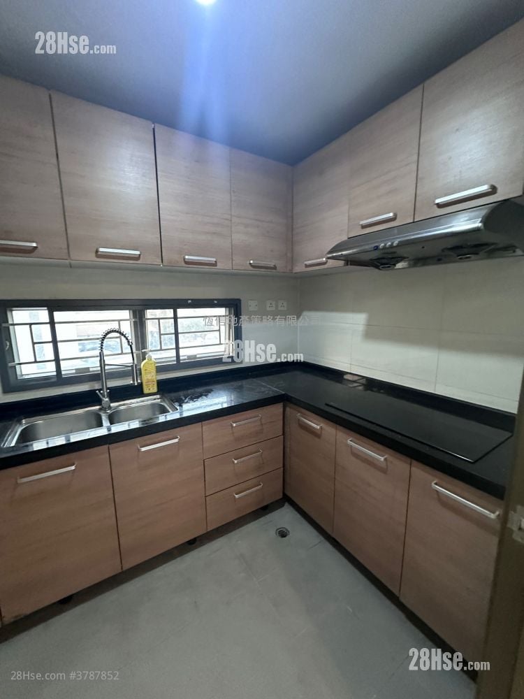 村屋 租盘 3 房 , 2 浴室 700 平方尺