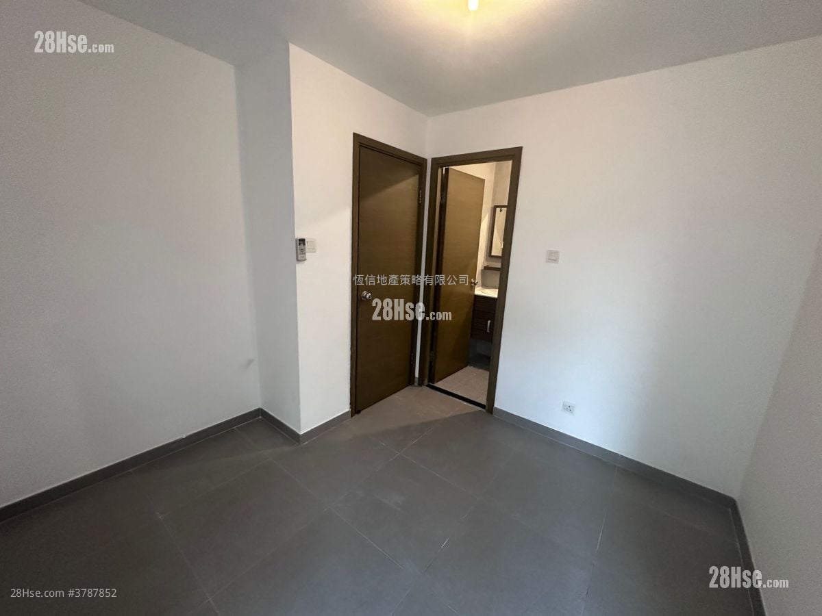 村屋 租盘 3 房 , 2 浴室 700 平方尺