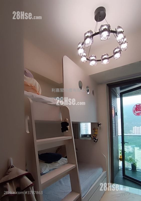 The Arles Rental 259 ft²