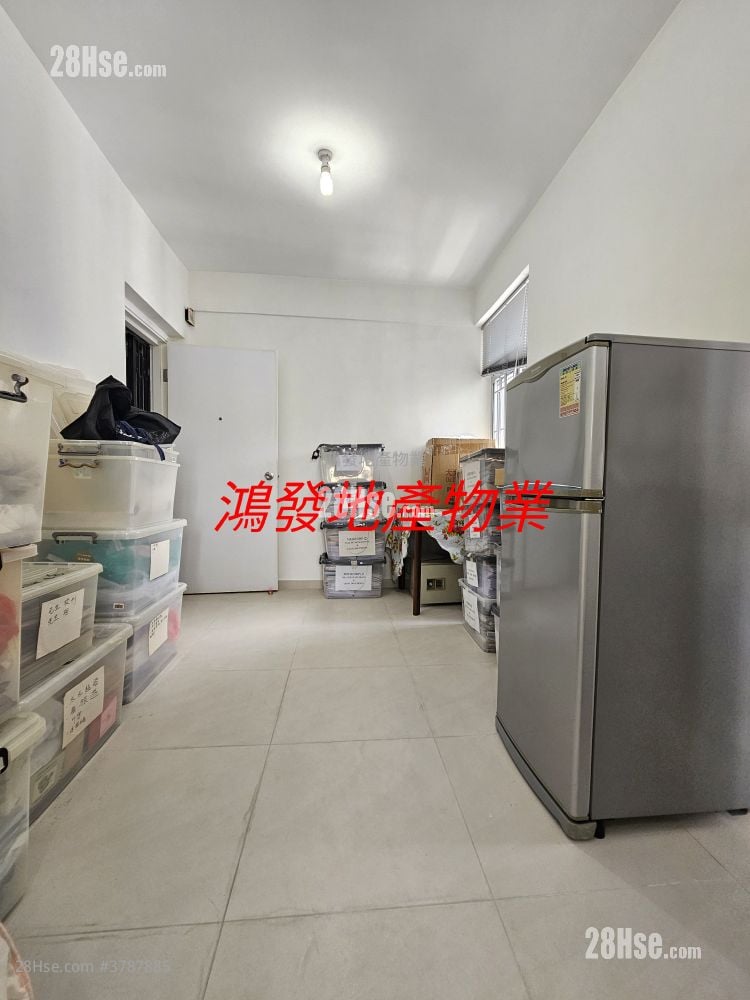 Ample Building Sell 2 Bedrooms , 1 Bathroom 410 ft²