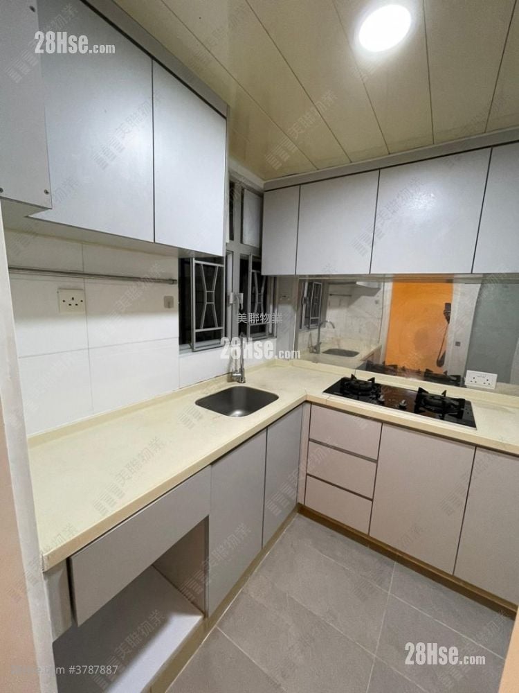 Siu Hong Court Sell 3 Bedrooms 553 ft²