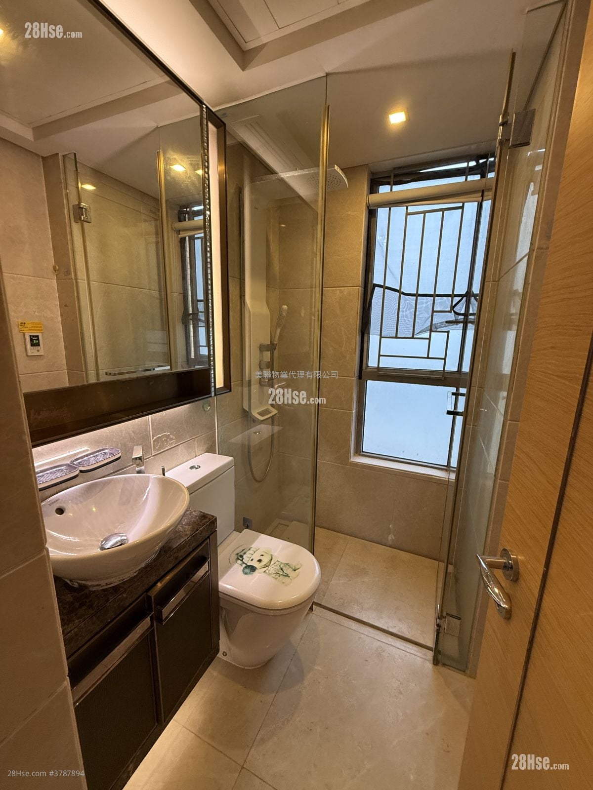 Upper West Rental 3 Bedrooms , 2 Bathrooms 609 ft²