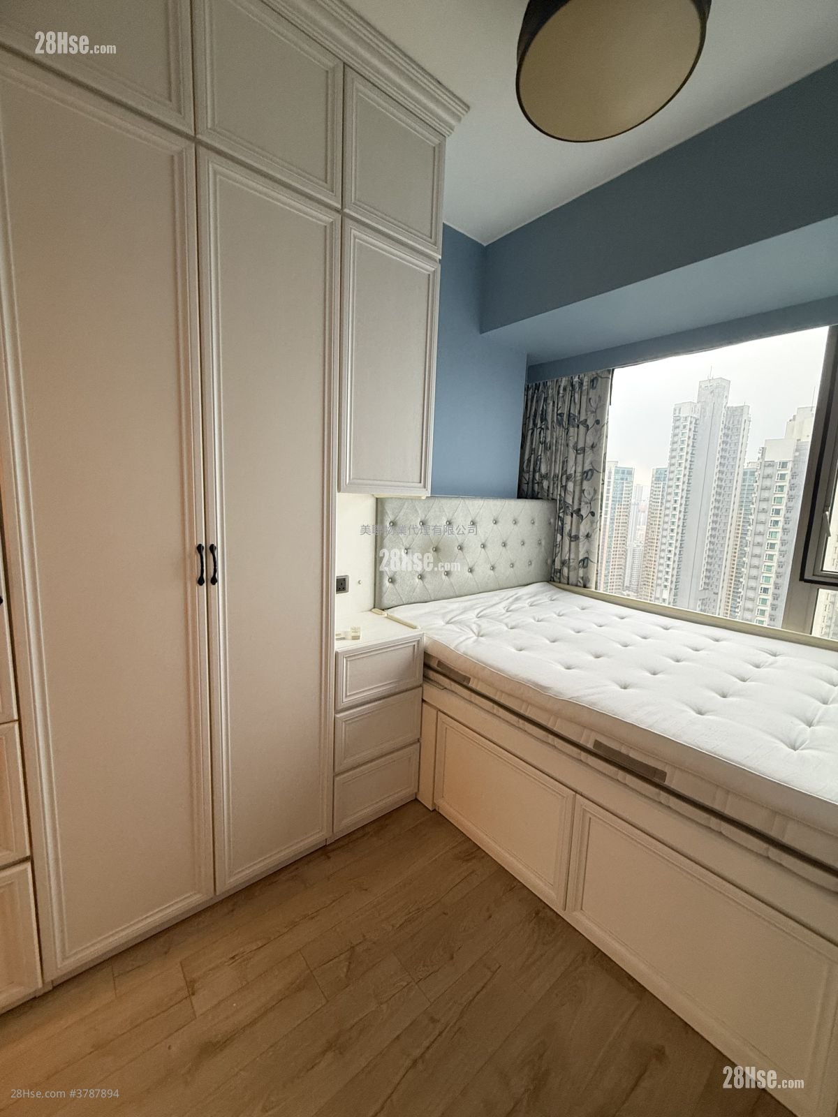 Upper West Rental 3 Bedrooms , 2 Bathrooms 609 ft²