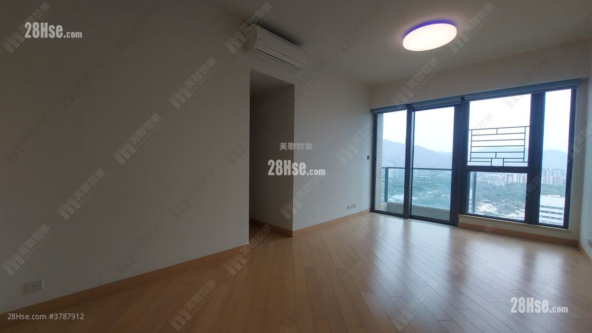 living room: Grand Yoho Sell 4 Bedrooms , 2 Bathrooms 907 ft²