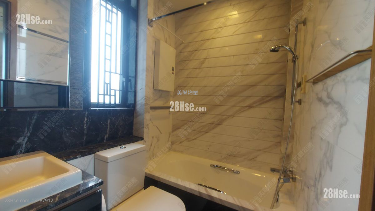 bathroom: Grand Yoho Sell 4 Bedrooms , 2 Bathrooms 907 ft²
