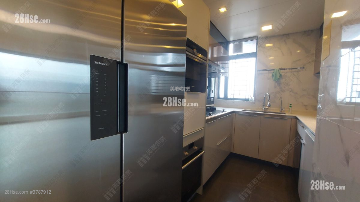 kitchen: Grand Yoho Sell 4 Bedrooms , 2 Bathrooms 907 ft²